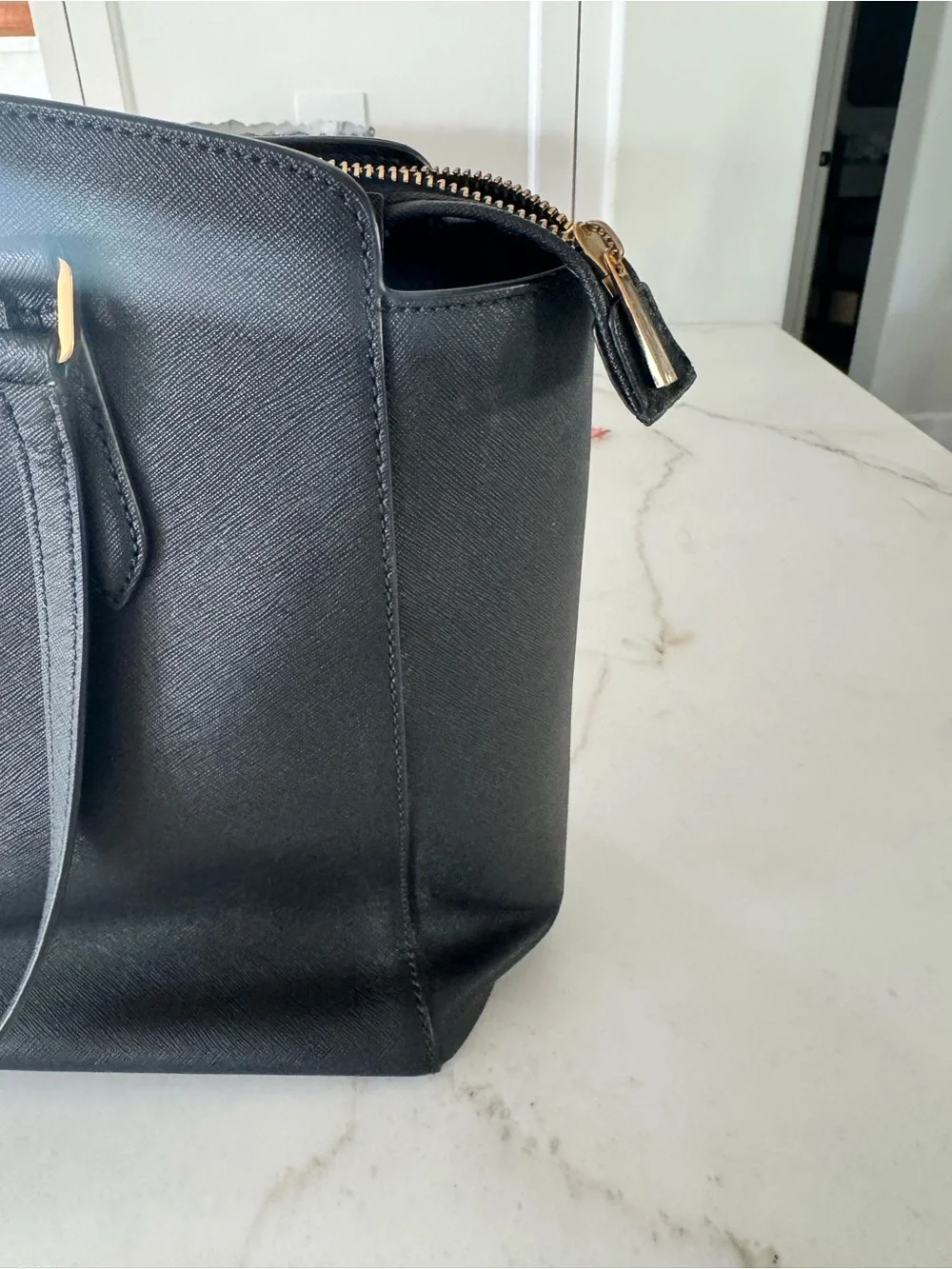 Excellent Tory Burch Black Saffiano Leather Emerson Top Zip Tote with Gold Logo - Picture 13 of 16